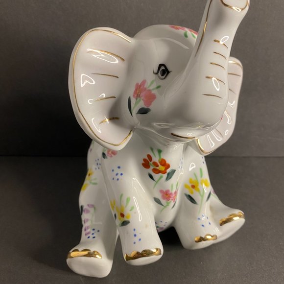 Porcelain Elephant With 10K Gold Formalities by Baum Bros Handpainted Flowers - Picture 3 of 12